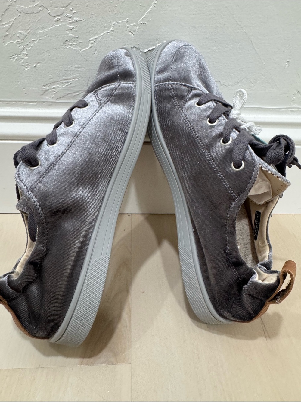 NWT Revitalign Santa Clara Betta Gray Shoe Orthotic Velvet Sneaker Women's 7 - Picture 12 of 13